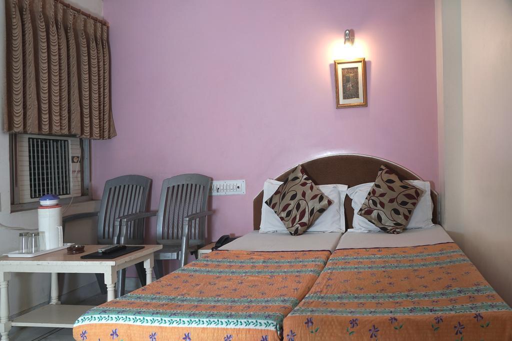 Hotel Laxmi Palace Udajpur Zewnętrze zdjęcie